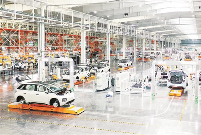 位于柳東新區內的上汽通用五菱寶駿基地內的島式精益制造工廠。記者 覃科 攝